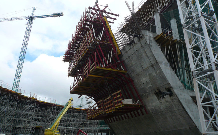 Encofrado de columnas y paredes de paneles de encofrado de hormigón con guías de acero de madera contrachapada a la venta