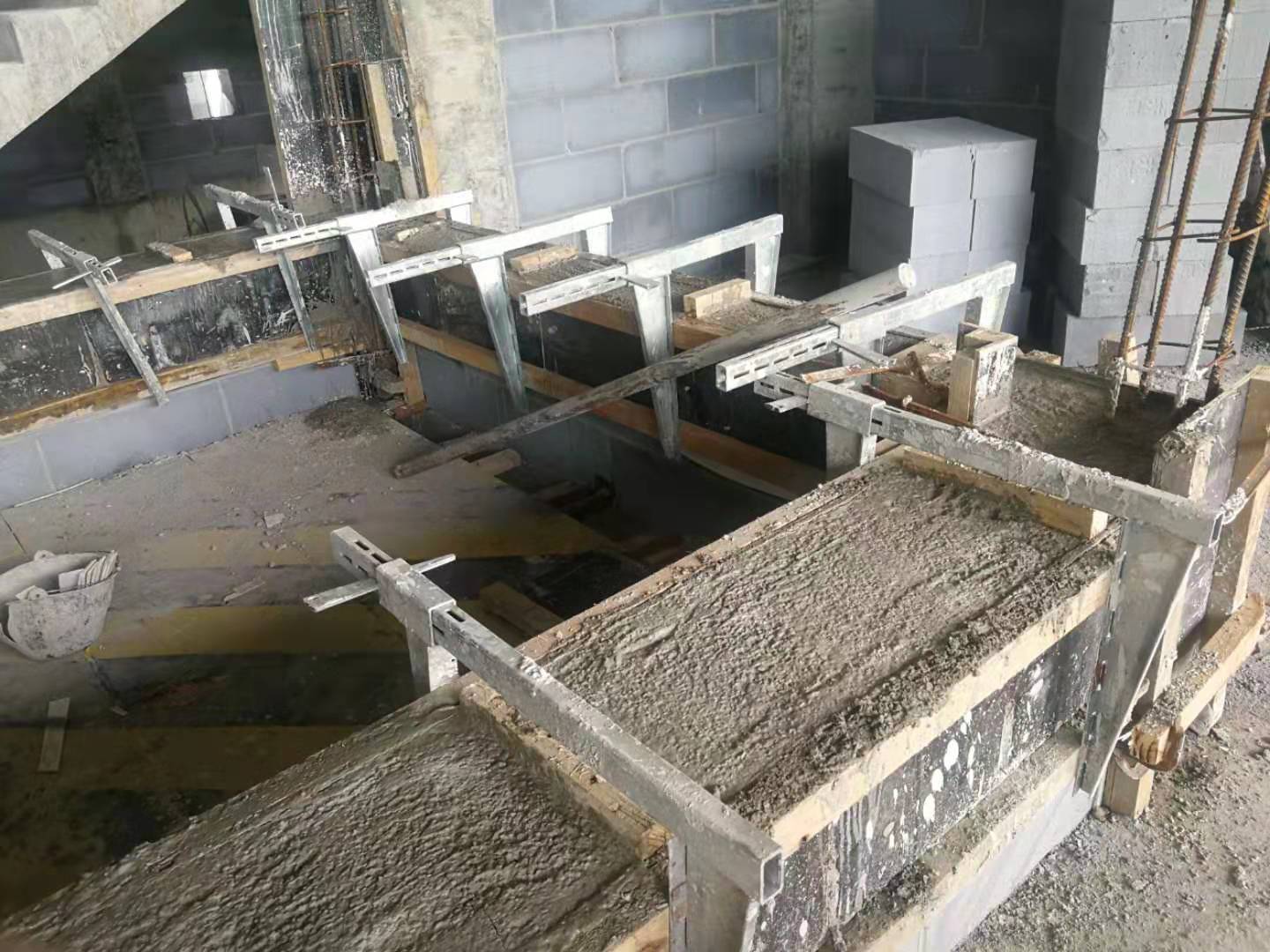 Abrazadera de encofrado de vigas de acero ajustable para construcción de encofrado