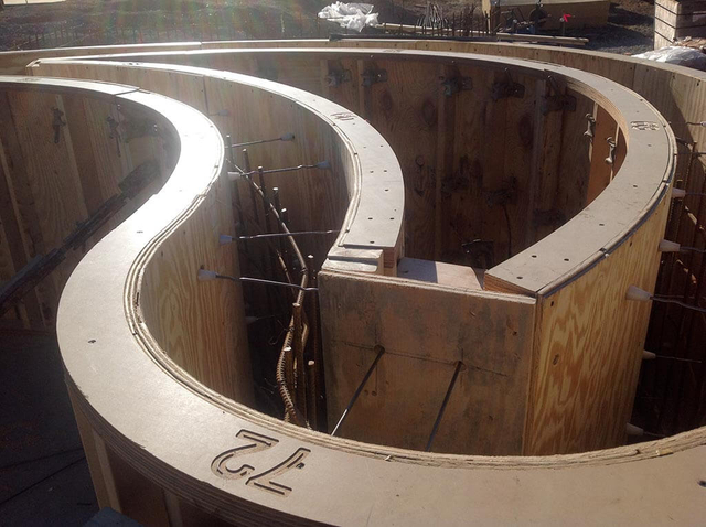 ZEEMO modificó el encofrado de madera curvado concreto ligero modificado para requisitos particulares del borde de la piscina para la construcción