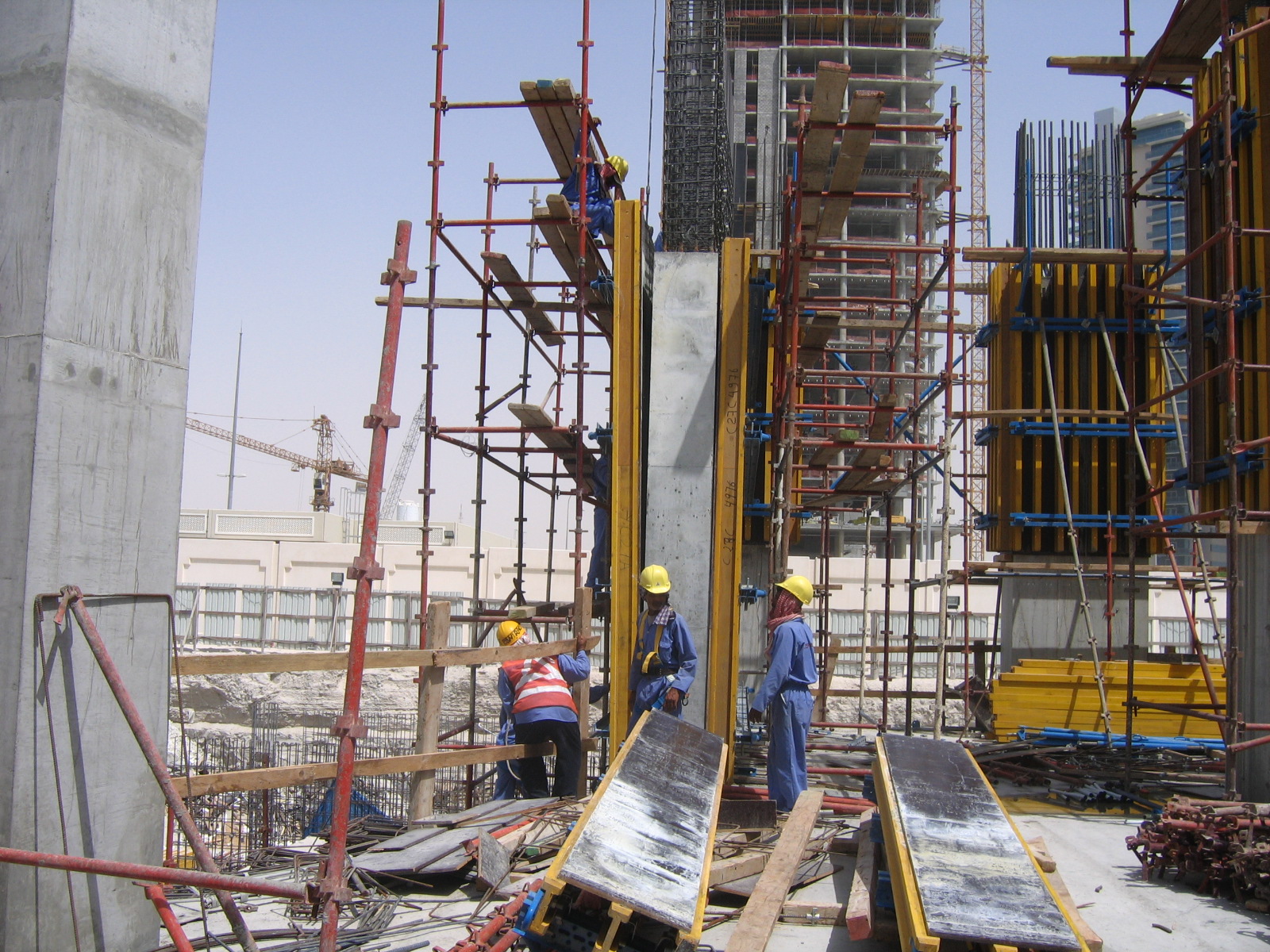 Sistema de formulario de muro de haz de madera reutilizable para la construcción de concreto