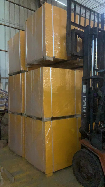 Alta calidad 27 mm 3 capas Amarillo Panel Triply Panel 27 mm Pino de madera de pino Tablero de tres capas para la aplicación de formulario