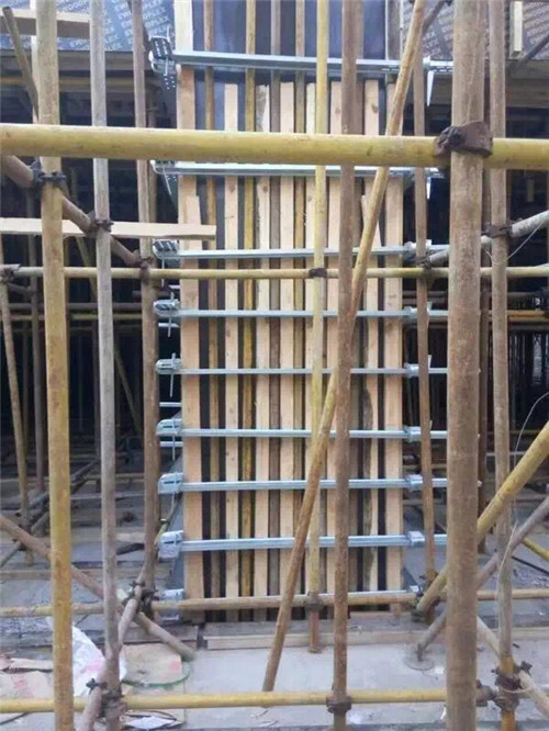 Abrazadera de columna de hormig&oacute;n