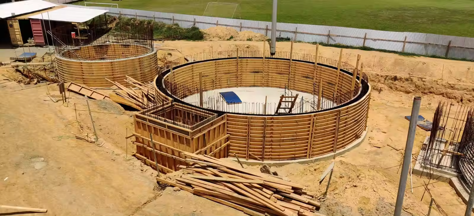 Encofrado creativo para planta de tratamiento de agua Encofrado curvo para tanque de hormigón