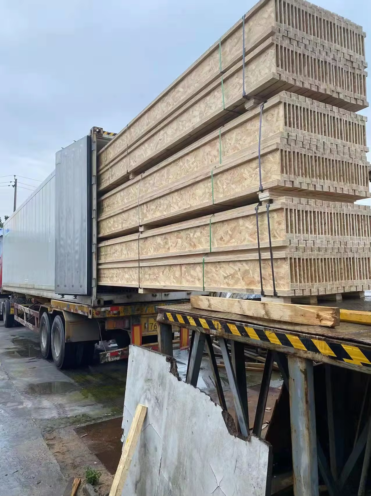 Viga LVL I de madera Osb tratada Zeemo para construcción fabricada en China a la venta para encofrado