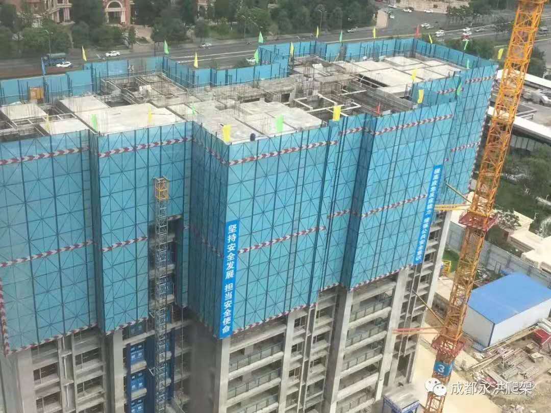 Sistema de andamio de elevación adjunto de autocubierta para edificios de construcción de alto concreto 