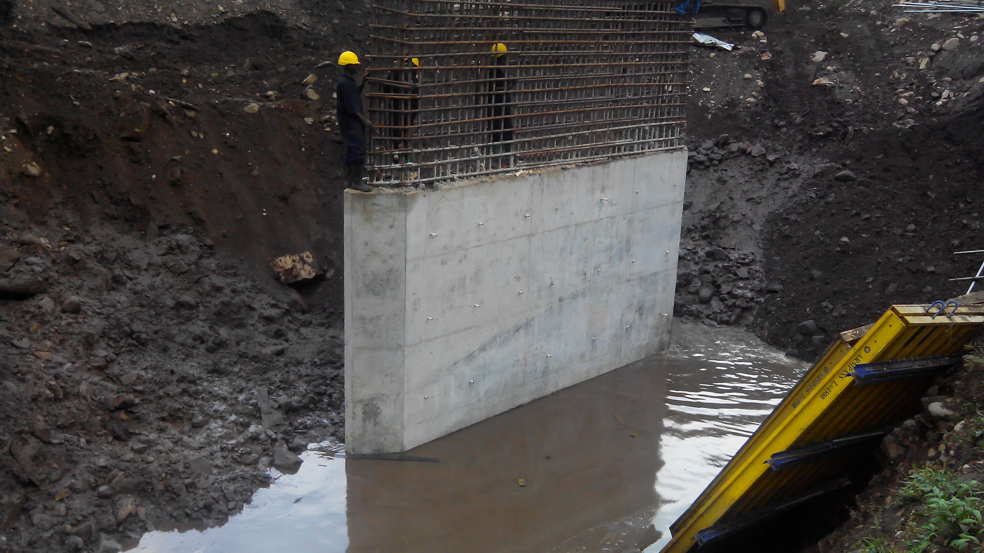 madera contrachapada revestida con pel&iacute;cula