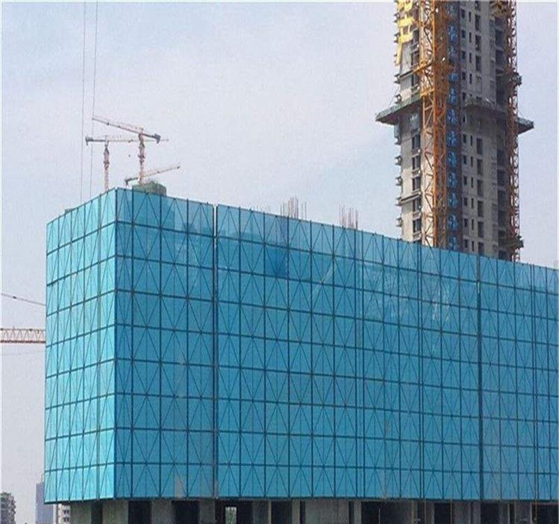 Sistema de andamio de elevación adjunto de autocubierta para edificios de construcción de alto concreto 