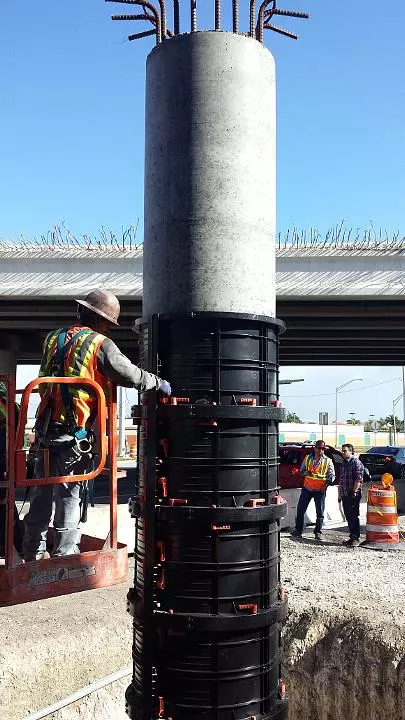 Encofrado de columna de hormigón de plástico ajustable de diseño moderno para proyectos de construcción