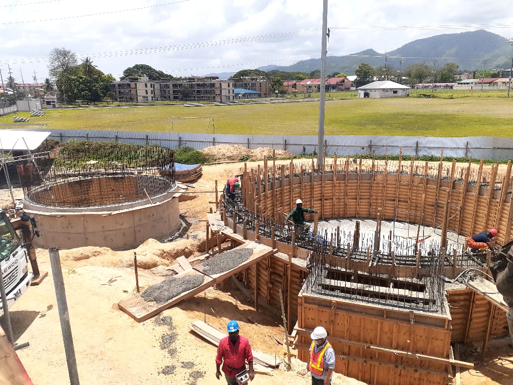 Planta de tratamiento de agua de fábrica personalizada, encofrado curvo de borde de piscina de hormigón para construcción