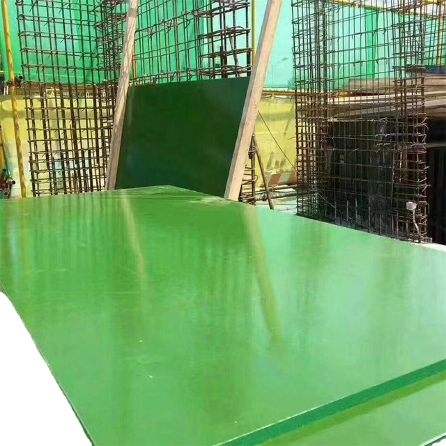 La película plástica zeemo verde y marrón a prueba de humedad hizo frente a la madera contrachapada
