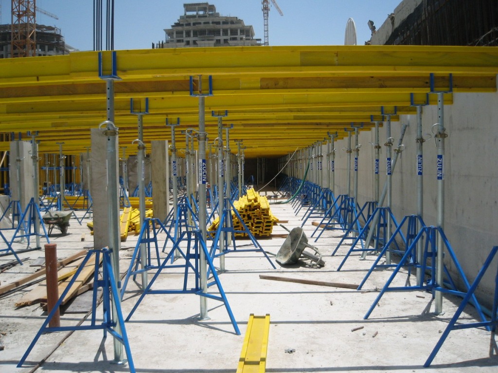 Soporte de encofrado de hormig&oacute;n con puntal de acero ajustable